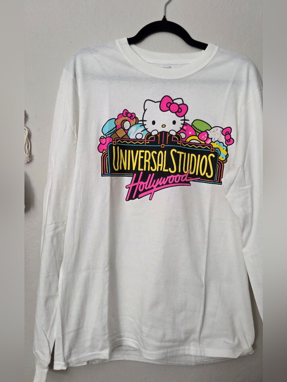 NWOT Universal Studios Hollywood Hello Kitty Long Sleeve